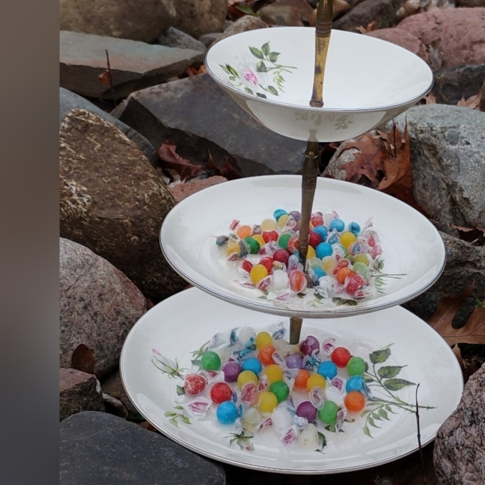 Talbots Canary YELLOW Capris NWOT     Sz 4 Petite - Picture 7 of 15